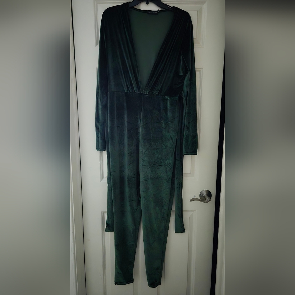 PrettyLittleThing Plus Olive Velvet Deep Plunge Tie Waist Jumpsuit Size 12
